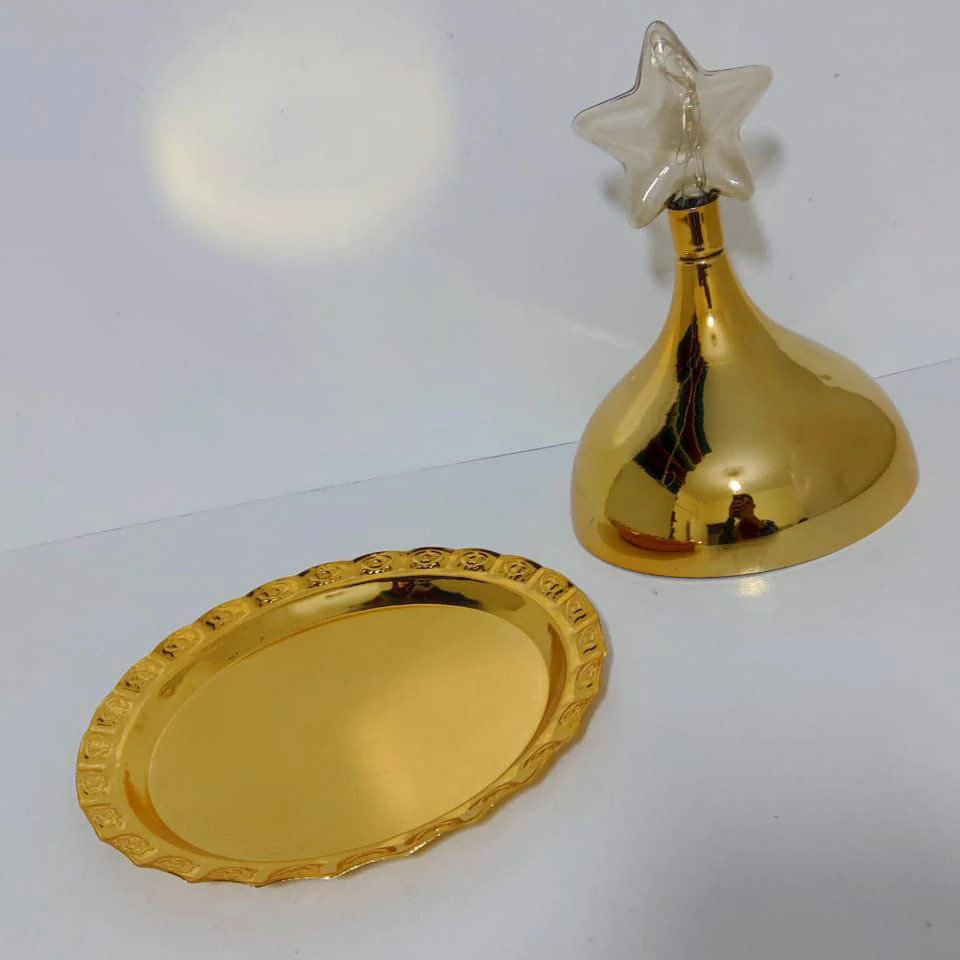 طبق تمرية ذهبي مضئ بغطاء نجمة