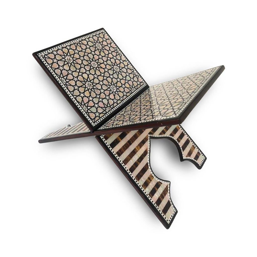 حامل مصحف خشبي بنقوش وزخارف رمضانية