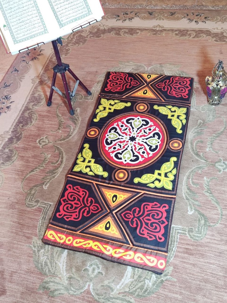 قاعدة عربي مبطنة باشكال والوان خيامية مختلفة