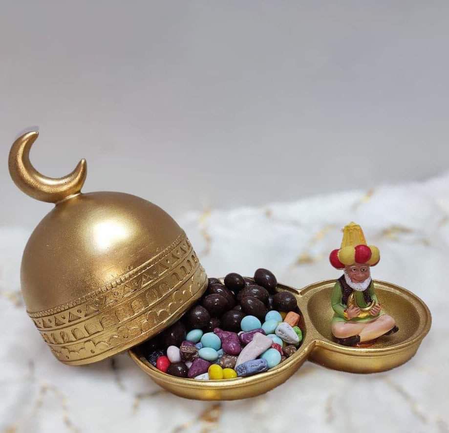 تمرية فنانيس فخار مطلي باللون الذهبي