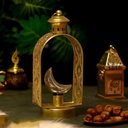 فانوس شباك ذهبي هلال مضئ لاجواء رمضانية مبهجة