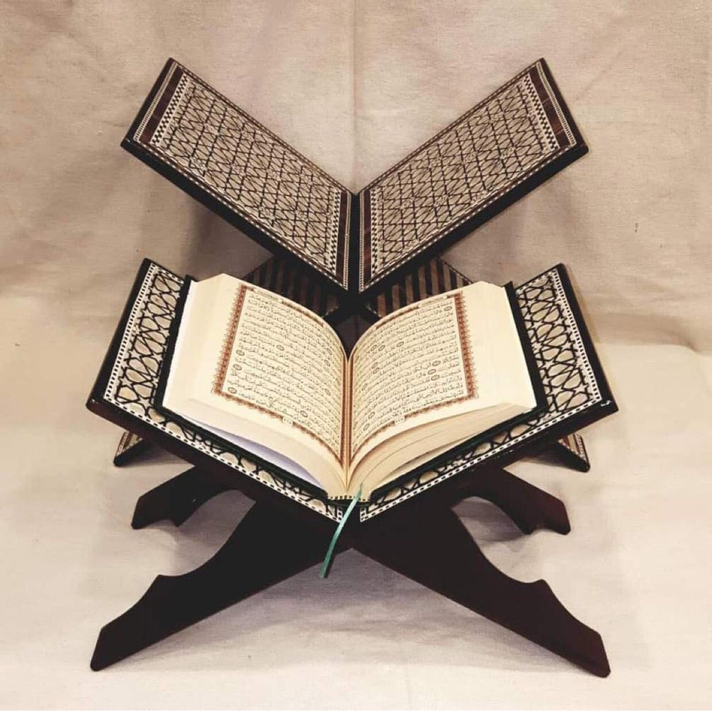 حامل مصحف خشبي مطعم بالصدف وزخارف إسلامية
