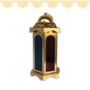 فانوس رمضان كبير ذهبي مضيء بزجاج ملون