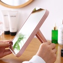 مرايا ليد مضيئة لرؤية افضل اثناء وضع الميكب تعمل ببطاريات او يو اس بي