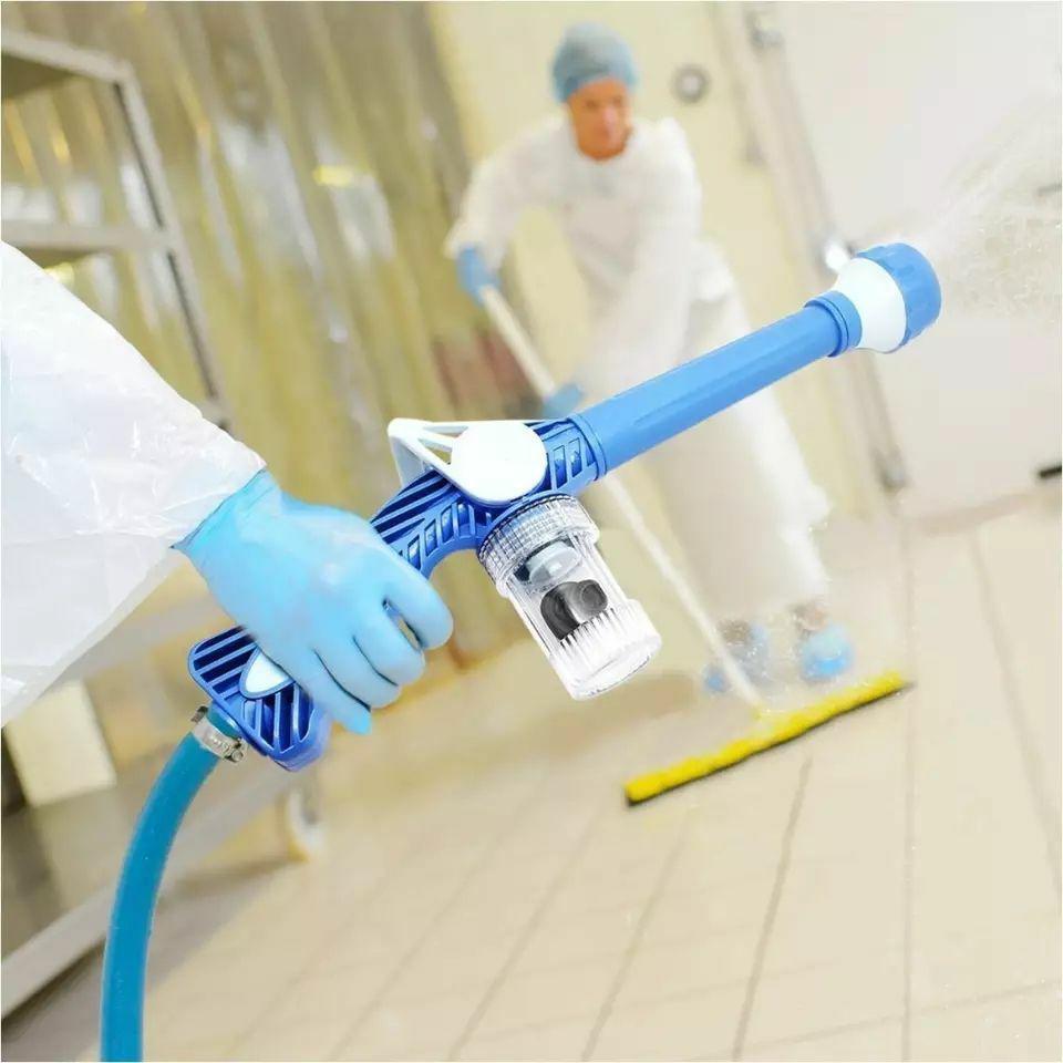 رشاش لزيادة ضغط المياه ومزود بخزان صابون يركب على اي خرطوم