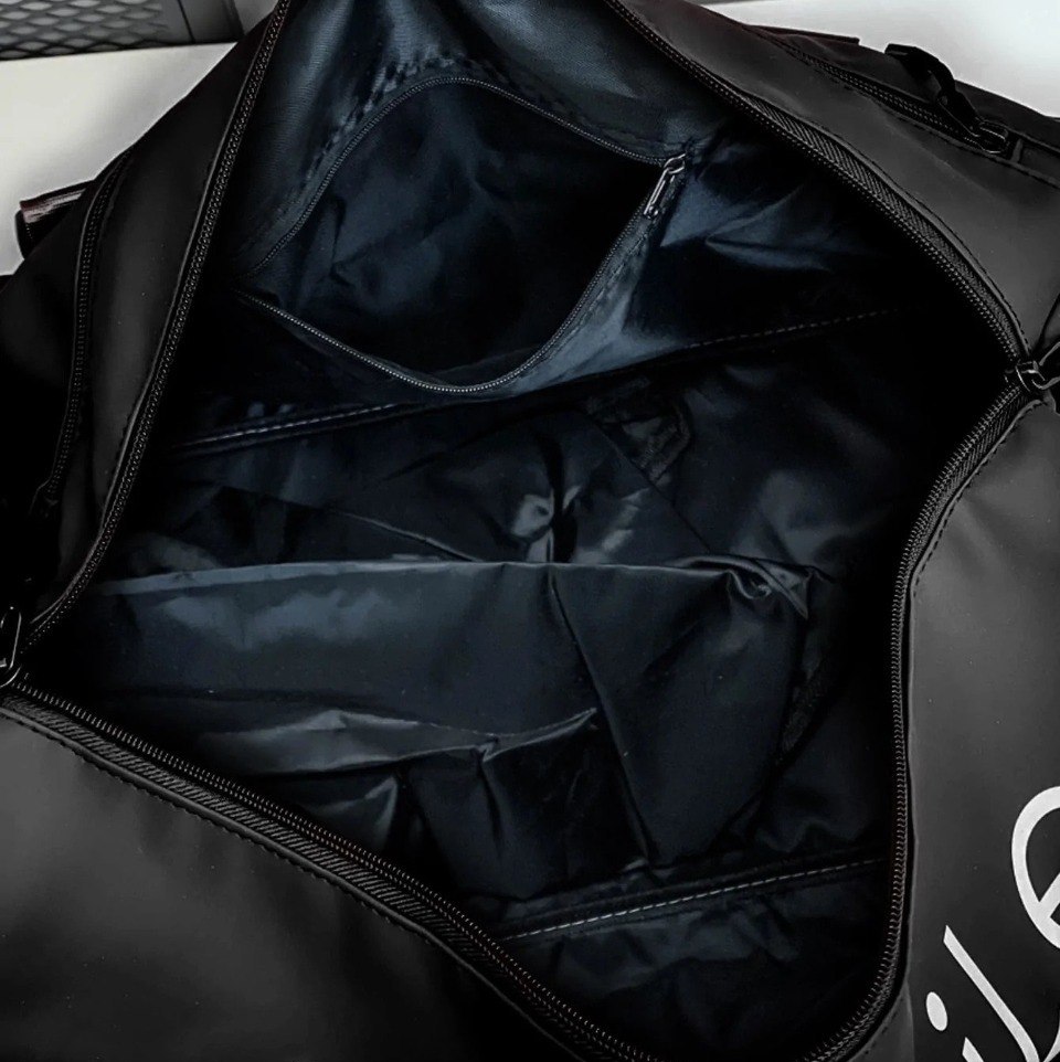 شنطة يد وكروس 2 في 1 وتربروف للجيم والسفر بالوان مختلفة