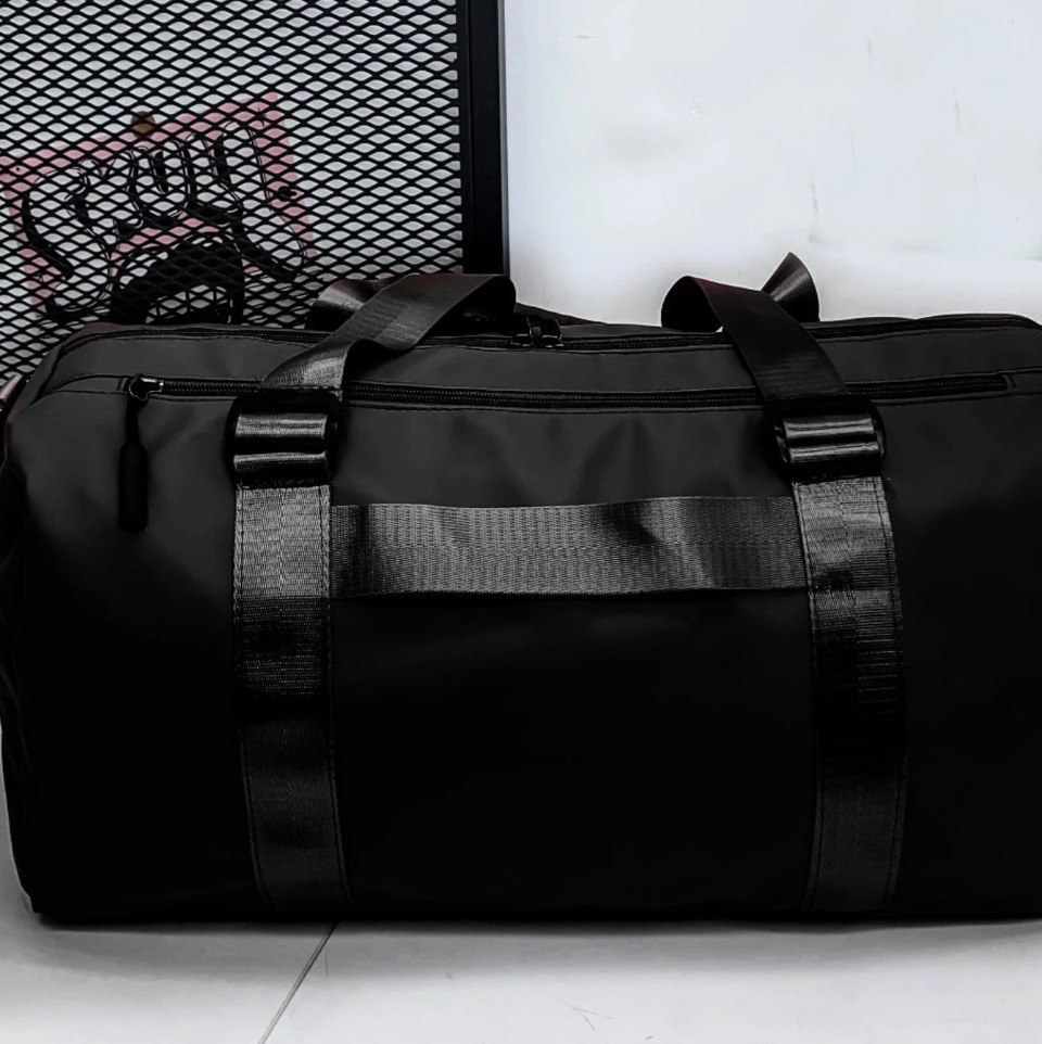 شنطة يد وكروس 2 في 1 وتربروف للجيم والسفر بالوان مختلفة