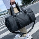 شنطة يد وكروس 2 في 1 وتربروف للجيم والسفر بالوان مختلفة