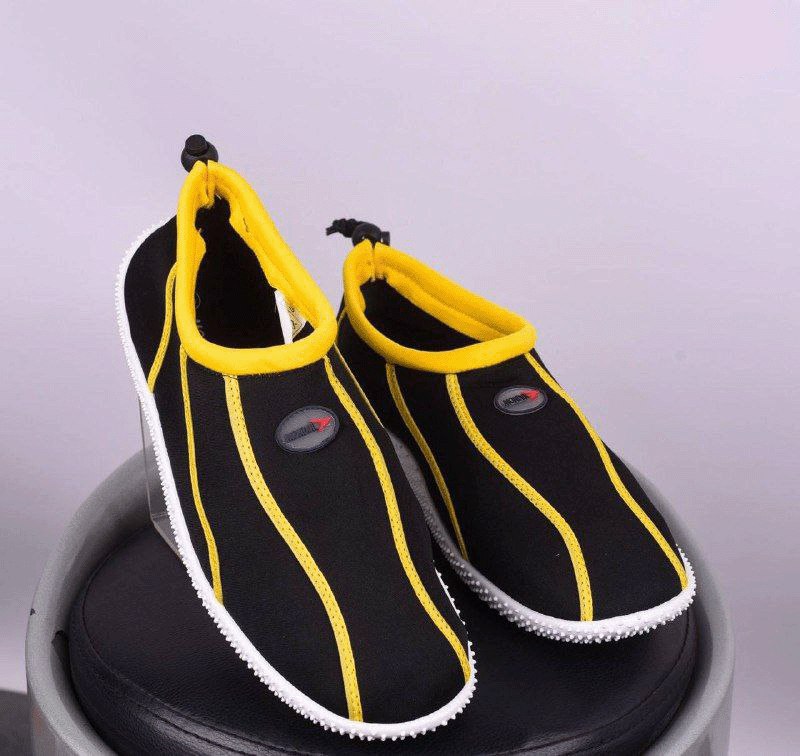 جزمة بحر رجالي بالوان ومقاسات مختلفة