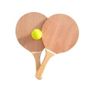 مضارب الراكيت الخشبية مع الكرةللإستمتاع بالصيف على الشاطئ