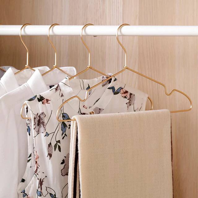 طقم شماعات معدن 10 قطع لتعليق الملابس والحفاظ عليها