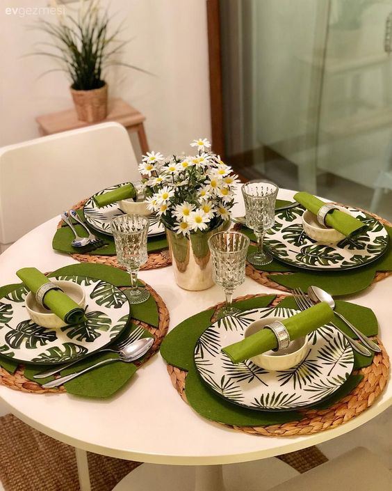 كوستر أطباق سفرة شيك علي شكل ورق شجر 4 قطع سهل التنظيف