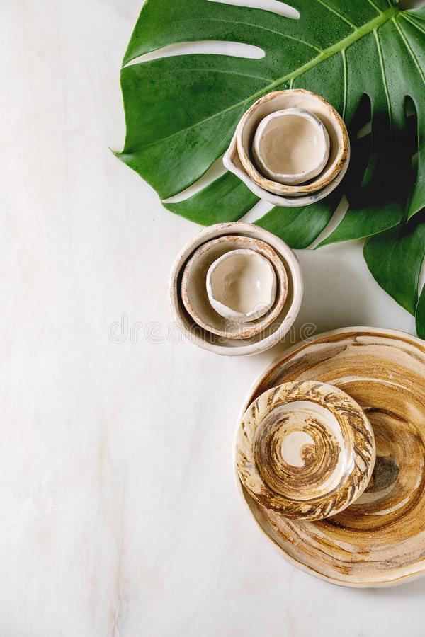 كوستر أطباق سفرة شيك علي شكل ورق شجر 4 قطع سهل التنظيف