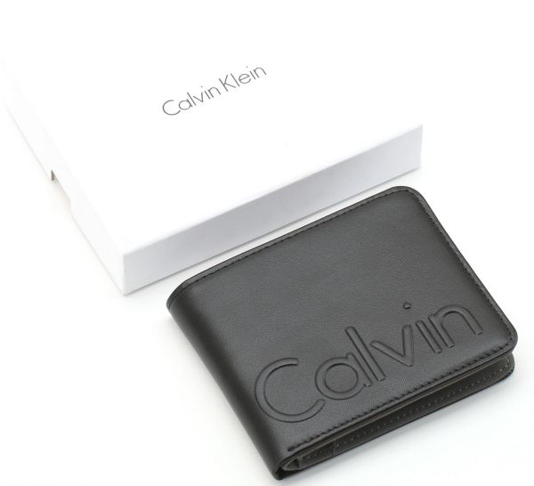 ميداليه ومحفظه