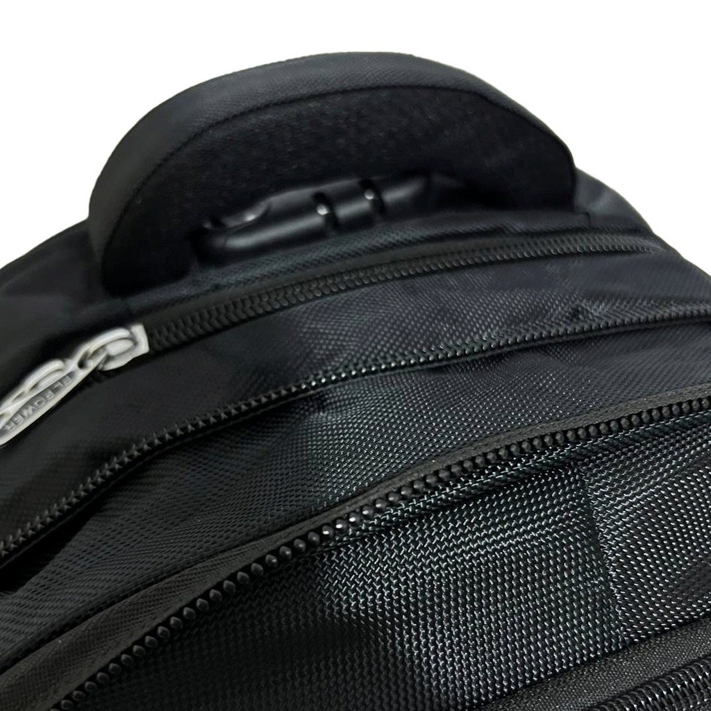 شنطة ظهر كبيره مبطنه من الداخل لحمل اللابتوب تناسب الدراسة والعمل وتربروف لمنع وصول الماء والسوائل