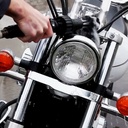 فرشة تنظيف يدوية تتصل بخرطوم المياه لتنظيف السيارات والشوايات والمعدات الرياضية متعددة الاستخدام