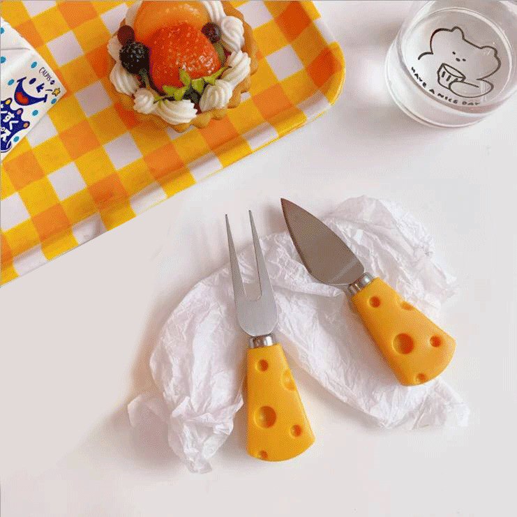 طقم شوكة وسكينة ميني بمقبض مميز علي شكل قطعة جبنة