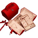 شنطة تنظيم المجوهرات والإكسسورات مقمسة من الداخل بقفل معدني لضمان الحفاظ علي المحتويات