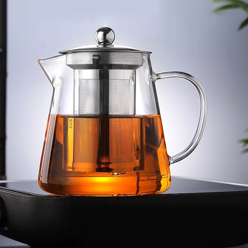 طقم شاي براد زجاجي بمصفاه وغطاء استانيلس مع 4 استكانات لتقديم الشاي للضيوف