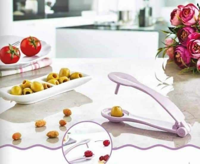 فصاصة بذور الزيتون والكريز والفواكة