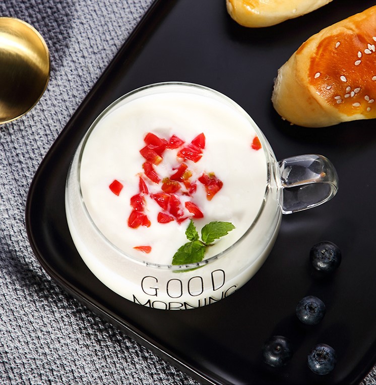 مج زجاجي للعصائر والشاي والنسكافية مزين بكلمة جود مورنينج بيد لسهولة الحمل