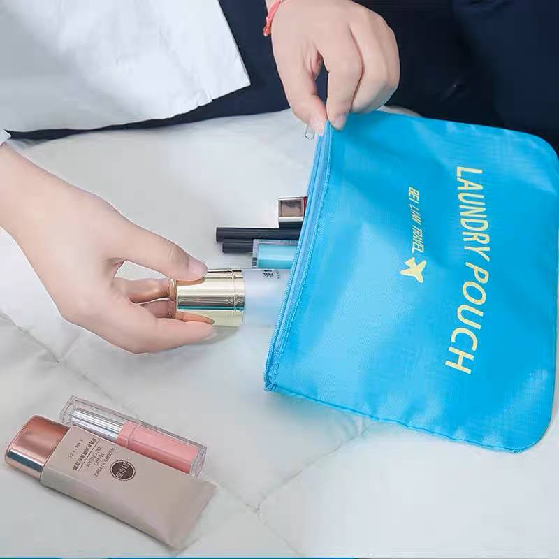 مجموعة شنط سفر وتربروف لتنظيم الملابس والمكياج وادوات العنابة بالبشرة 3 قطع