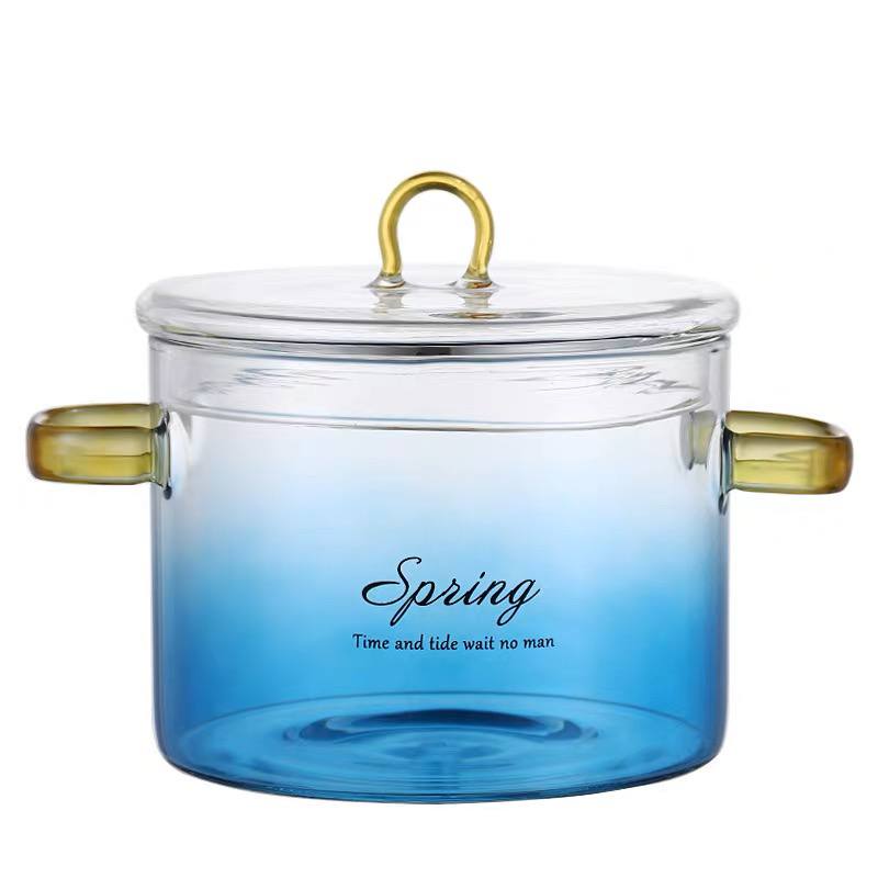 حلة زجاج لتقديم الطعام علي السفرة بيد وغطاء للحفاظ علي المحتويات