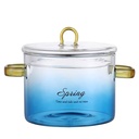 حلة زجاج لتقديم الطعام علي السفرة بيد وغطاء للحفاظ علي المحتويات