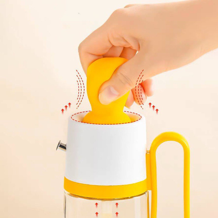 زجاجة زيت 630 ملي بفرشه سيليكون للدهن وتقليل الدهون اثناء الطبخ والشواء