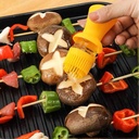 زجاجة زيت 630 ملي بفرشه سيليكون للدهن وتقليل الدهون اثناء الطبخ والشواء