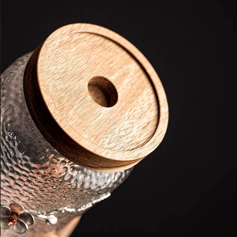 طقم برطمانات زجاج منقرش 3 قطع باحجام مختلفة لحفظ وتخزين الحبوب والبقوليات والتوابل بغطاء خشبي