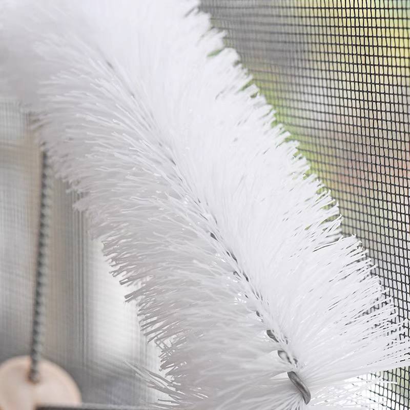 فرشة تنظيف الشيش وسلك الشبابيك والاركان والزوايا من التراب بيد بلاستيك