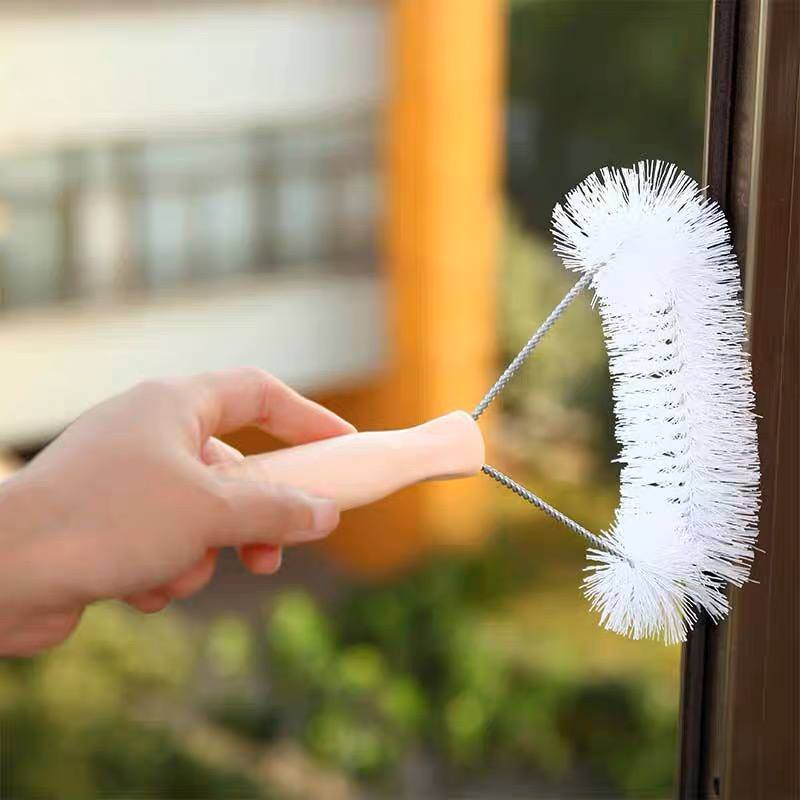 فرشة تنظيف الشيش وسلك الشبابيك والاركان والزوايا من التراب بيد بلاستيك