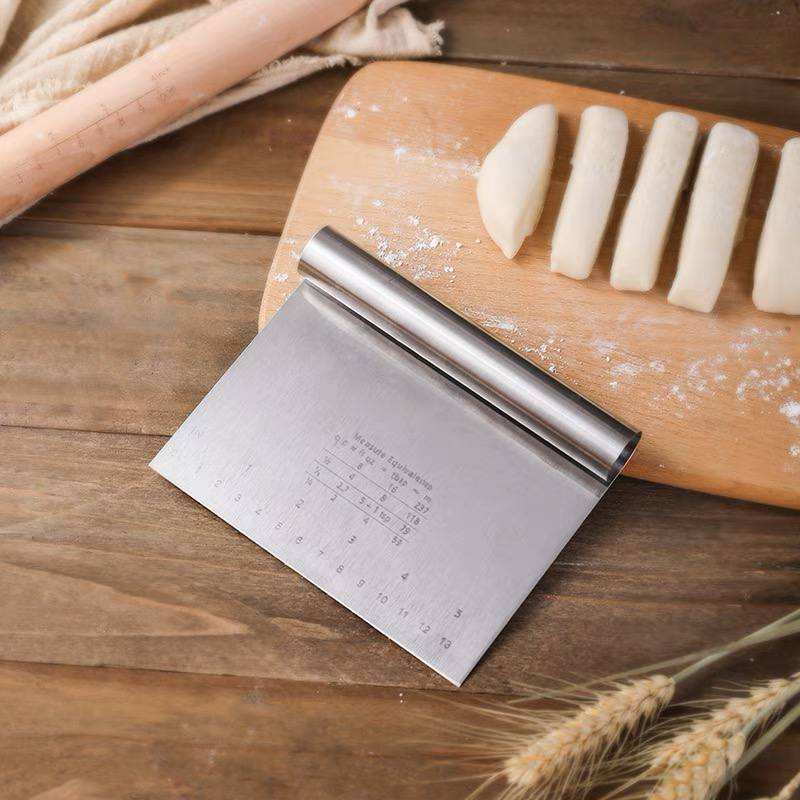 مكشطة وقطاعة استانليس ستيل بمقياس لتقطيع العجين وتزيين الكيك