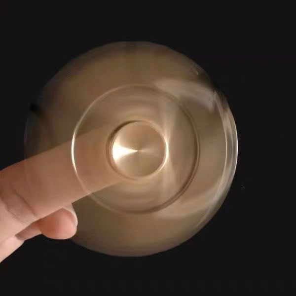 لعبة فيدجيت سبينر مغناطيسي للعب تخفيف الاجهاد والقلق والتوتر بأشكال مختلفة