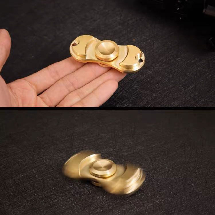 لعبة فيدجيت سبينر مغناطيسي للعب تخفيف الاجهاد والقلق والتوتر بأشكال مختلفة