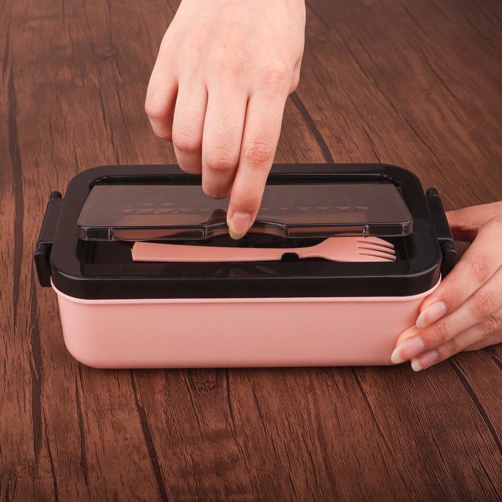 لانش بوكس بلاستيك صحي امن علي الصحة قابل لدخول الميكرويف بغطاء محكم الغلق ومعالق