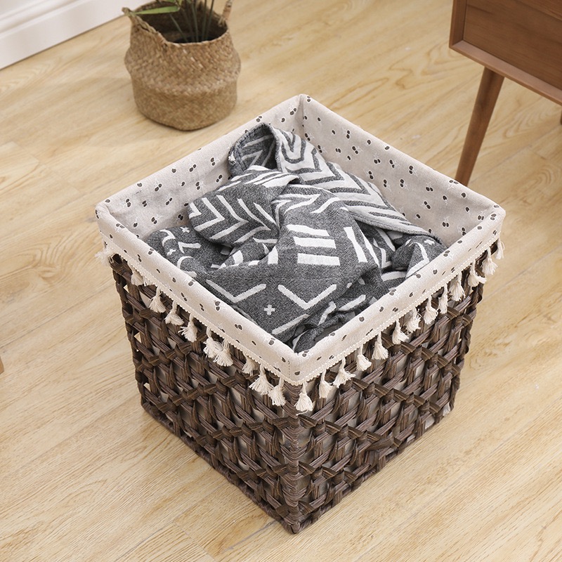 باسكت خوص ببطانه كتان لحمل وتنظيم الملابس والميكب وادوات العناية بالشعر والبشرة