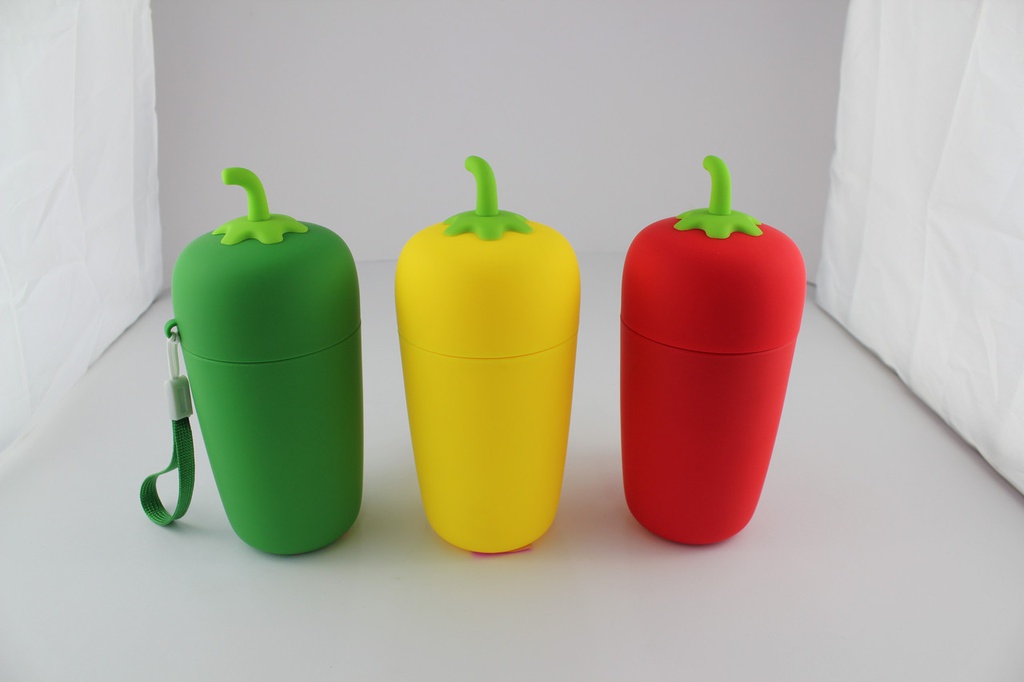 مج الفلفلة الزجاجي بشكل جذاب للأطفال