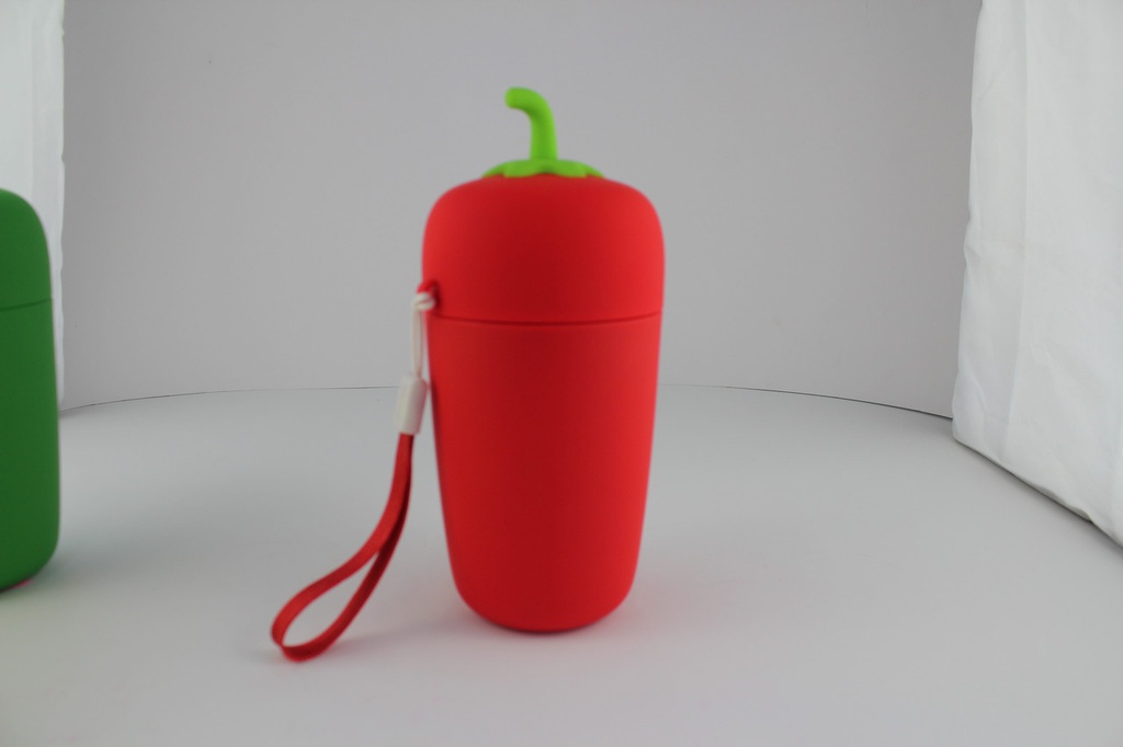 مج الفلفلة الزجاجي بشكل جذاب للأطفال