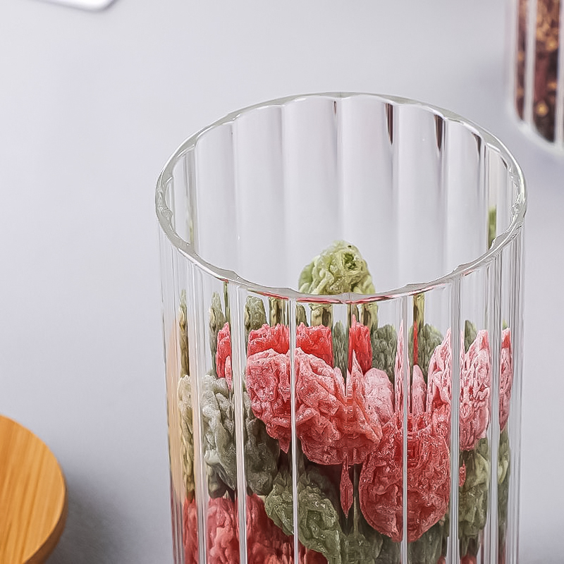 طقم برطمانات زجاج 3 قطع شفاف مضلع باحجام مختلفة بغطاء خشبي بحلقة جولد لحفظ وتنظيم الحبوب والبقوليات والتوابل