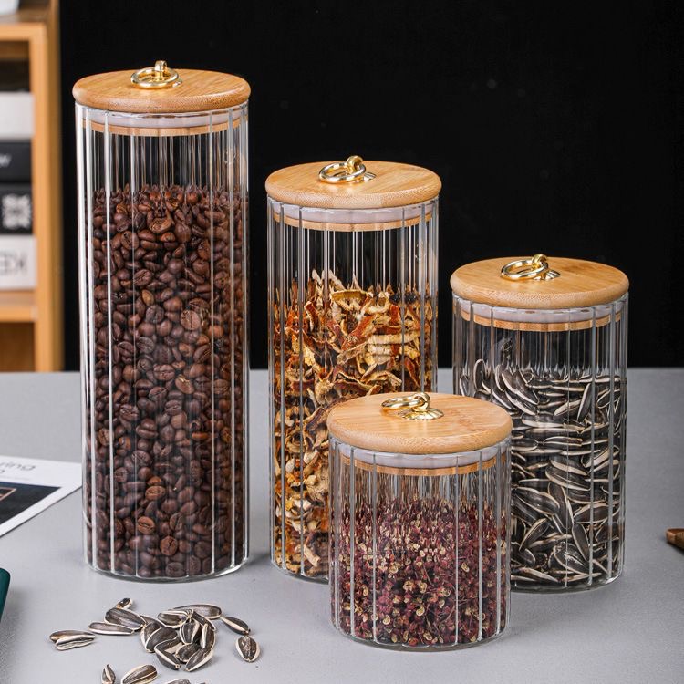 طقم برطمانات زجاج 3 قطع شفاف مضلع باحجام مختلفة بغطاء خشبي بحلقة جولد لحفظ وتنظيم الحبوب والبقوليات والتوابل