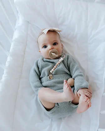 مشبك سلسلة اللهاية للرضع والاطفال الصغار مظهره جميل وانيق لجذب انتباة طفلك