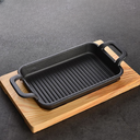 مقلاة  جريل من الحديد الزهر  بيد  مع قاعدة خشب علي شكل مستطيل غير لاصقه