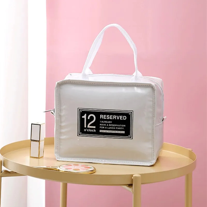 شنطه وتربروف لتنظيم و حمل ادوات الميك اب اللانش بوكس و مناسبه للسفر بيد