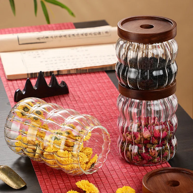 طقم برطمانات 3 قطع احجام مختلفة زجاج زجزاج شفاف بغطاء خشبي محكم الغلق لحفظ وتخزين الشاي والسكر  والبقوليات