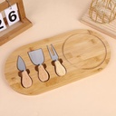 لوح تقطيع خشب بيضاوي+ سكين و شوكة و اداة توزيع لتقديم الجبن والفواكه بشكل شيك