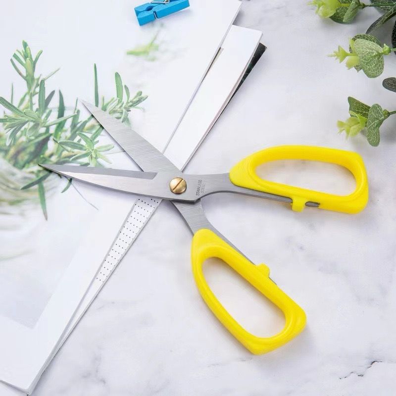 مقص مطبخ استانليس ستيل بمقبض بلاستيك مريح لليد لتقطيع القماش والخضروات واللحوم