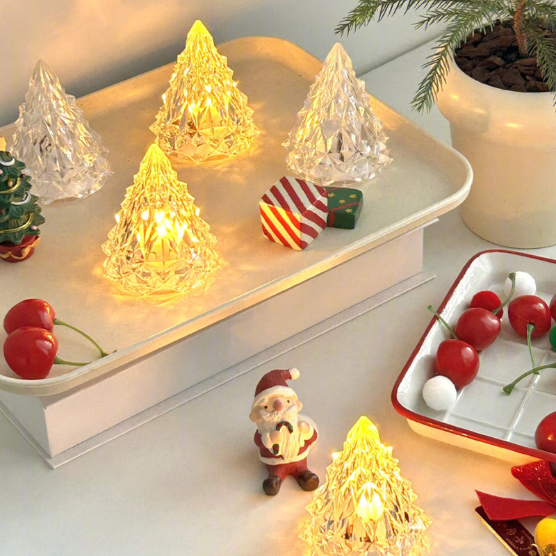 شمعة مضيئة تعمل بالبطارية في قالب اكليريك شفاف ثري دي مثلثات