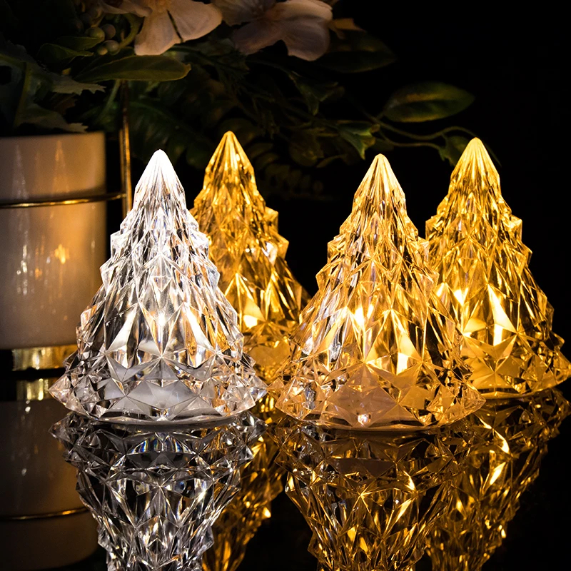 شمعة مضيئة تعمل بالبطارية في قالب اكليريك شفاف ثري دي مثلثات